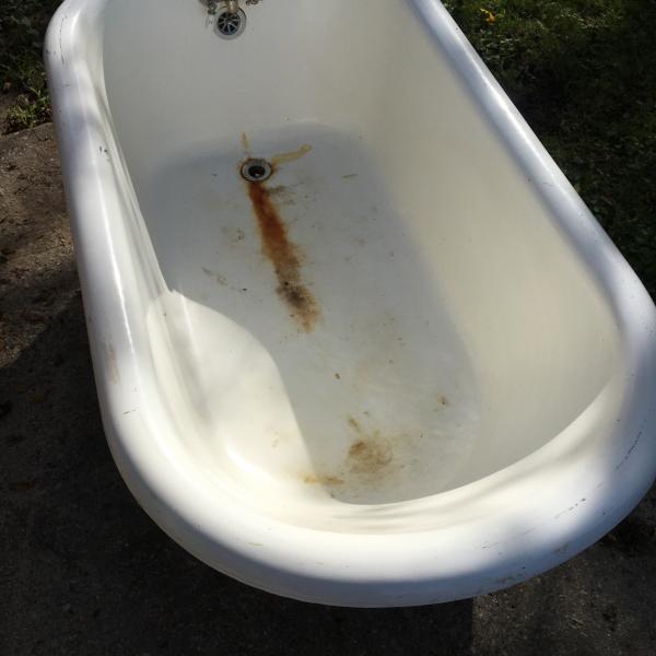 Photo of Standard Clawfoot tub with hardware 