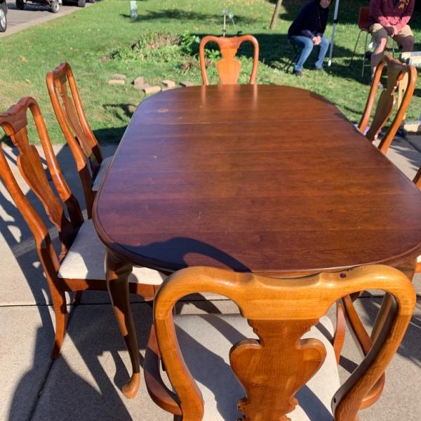 Photo of Dining  Room Table with 2 Leaves and 6 Chairs