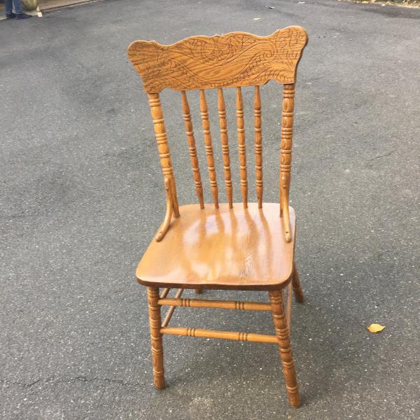 Photo of Set of 6 oak chairs