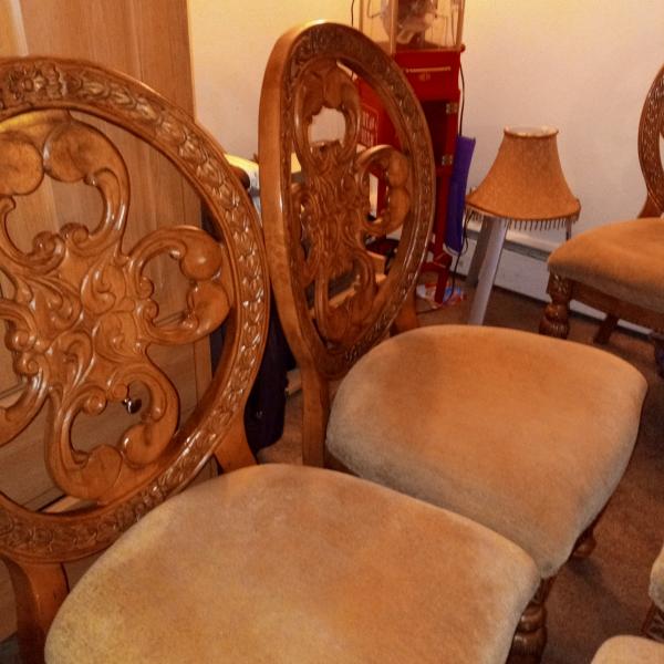 Photo of Nice All Wooden with 6 Chairs