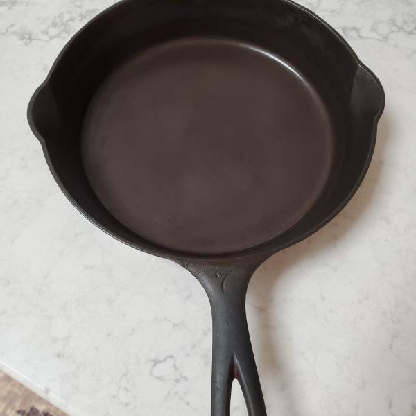 Photo of Griswold Cast Iron Skillet/Fry Pan 