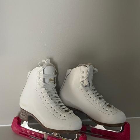 Photo of Ice Skating boots with blades and cover for the blades 