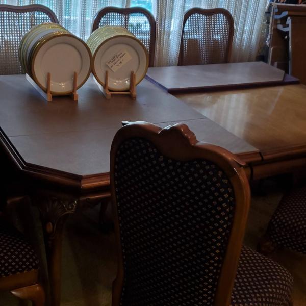 Photo of Beautiful Dining Room Table, Eight chairs, Three Leaves and Padding
