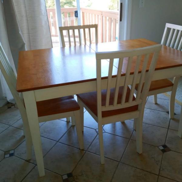Photo of Kitchen/Dining Table & Chairs