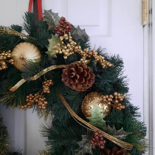 Photo of 27 inches Christmas Wreath Decoration, with hook  like new 