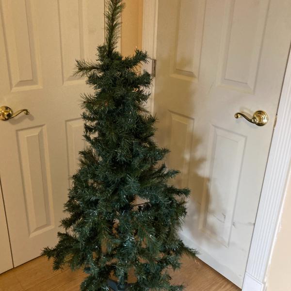 Photo of Christmas tree 5 ft