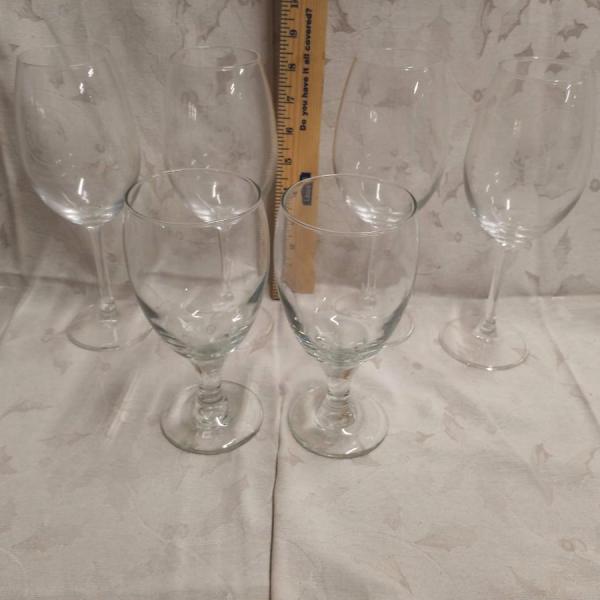 Photo of 6 wine glasses