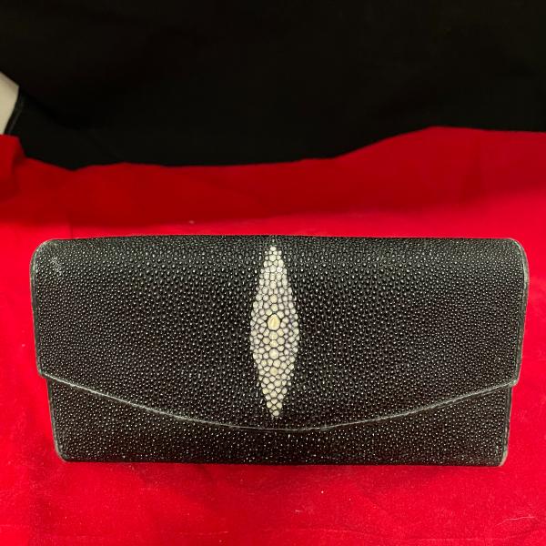 Photo of Ladies Stingray wallet 