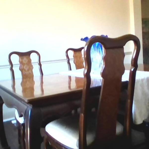 Photo of DINING ROOM SET 