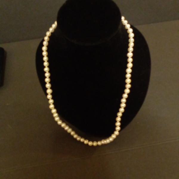 Photo of BEAUTIFUL ORIGINAL 40-50s PEARL NECKLACE