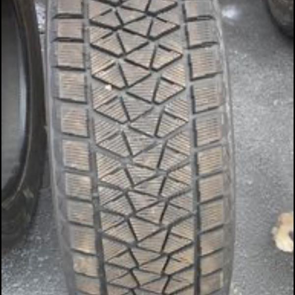 Photo of Snow tires Blizzaks 245 60R20