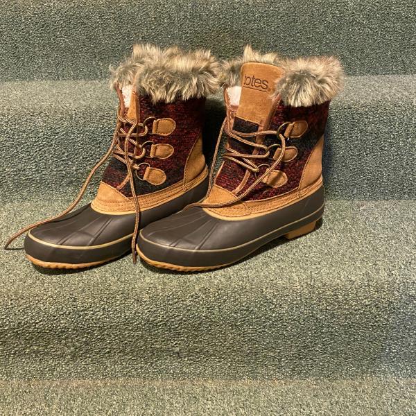 Photo of TOTES Snow Boots  -  Women's Size 10     BENEFIT SALE 