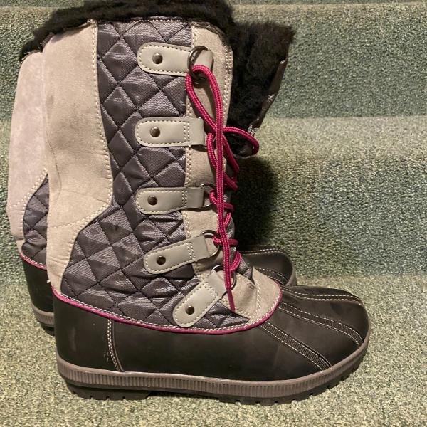 Photo of TOTES Snow Boots - Women's  Size 10  -- BENEFIT SALE.