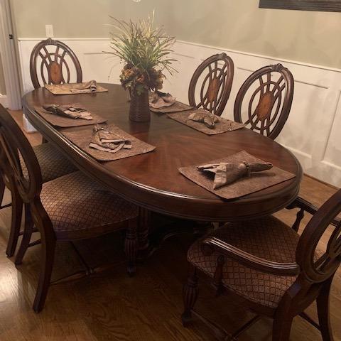Photo of Dining room Table with Six padded chairs Elegant in excellent condition $499.00