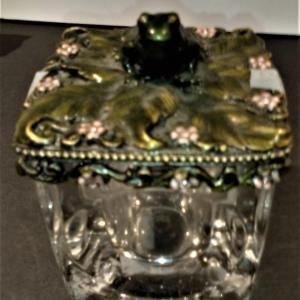 Photo of Vintage Really Beautiful Adorable Art Glass (great work) frog Trinket box