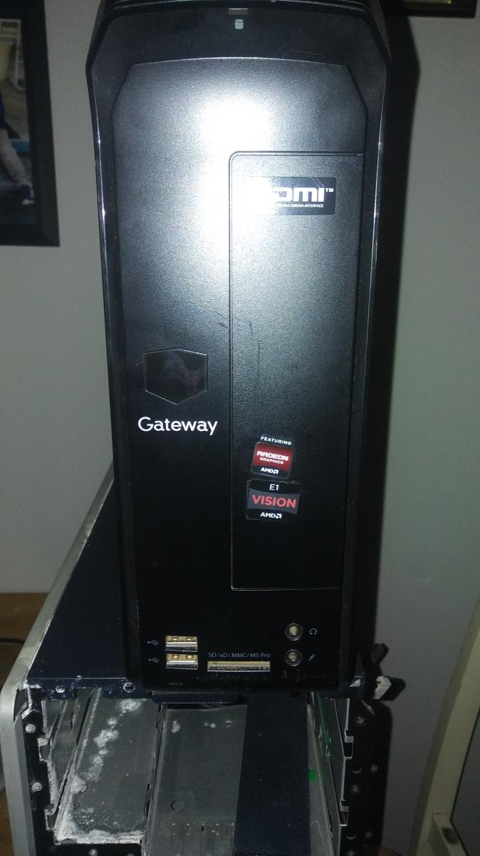 Photo 2 of Gateway tower with Windows 10 Professional.