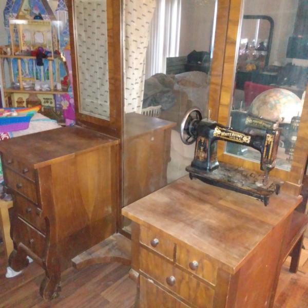 Photo of Vintage vanity dresser