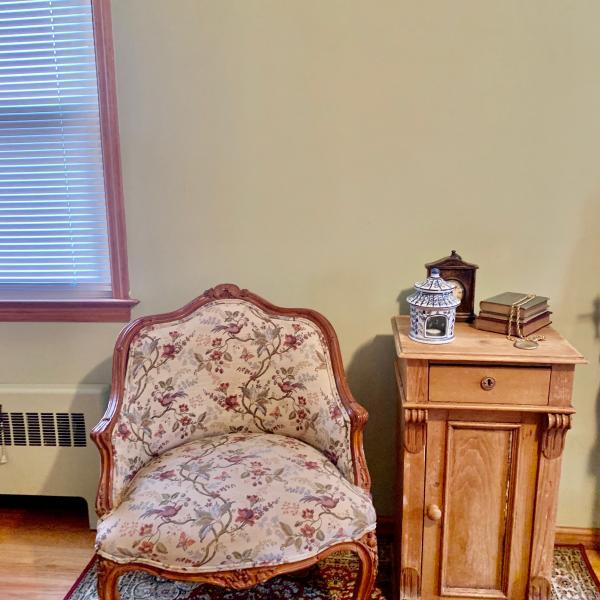 Photo of Antique Victorian accent chair ! 