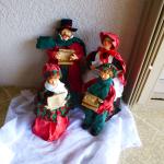 Holiday Classic-Large Dickens Family Carolers 