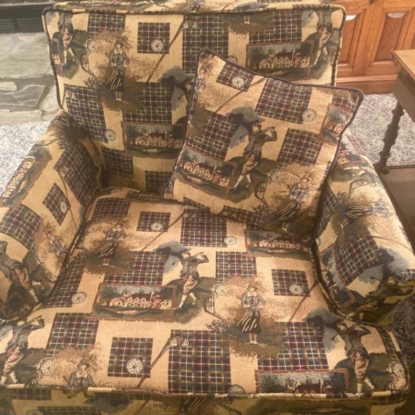Photo of Golfer accent chair like new