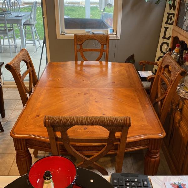 Photo of Beautiful Dining Table Set
