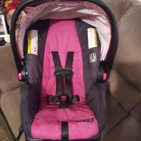 Photo of Baby & Infant Car Seat & Carrier by Graco
