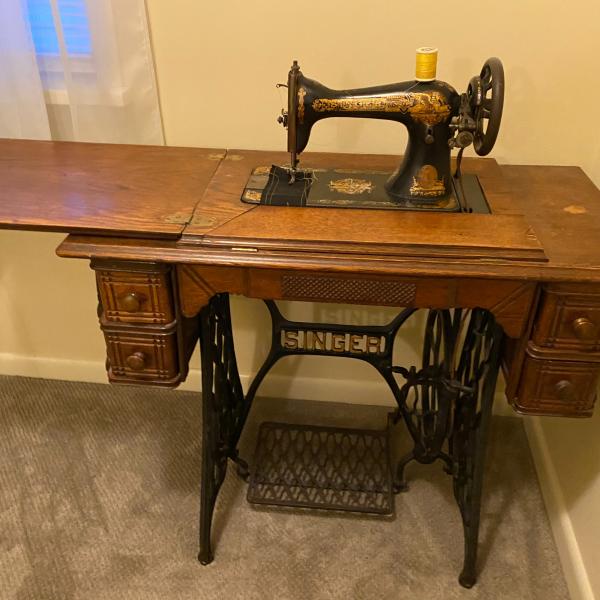 Photo of Early 1900's Singer Sewing Machine Registered # N440890