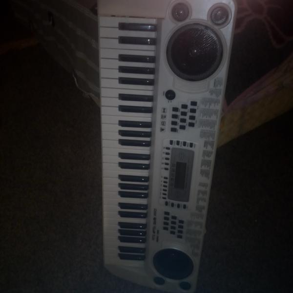 Photo of Sk560 electric keyboard/piano