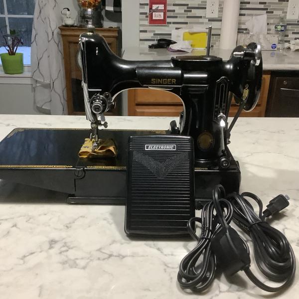 Photo of Singer Featherweight 