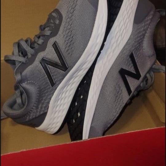 Photo of New Balance men's sneakers, size 8. New 