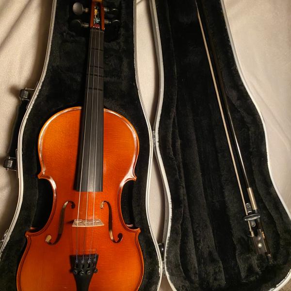 Photo of 3/4 violin. case & bow is used by violin is not. comes with everything mentioned