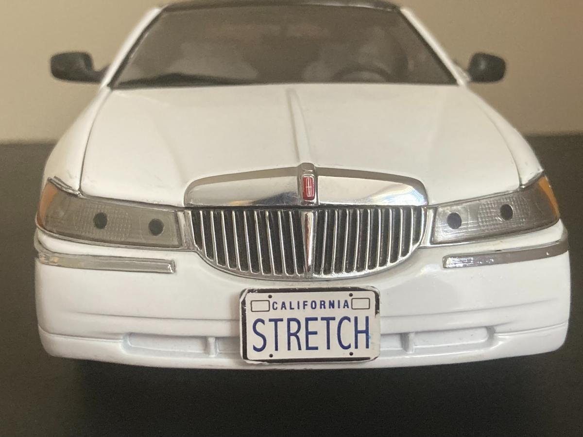 Photo 5 of 1999 Sun Star white Lincoln Town Car stretch Limousine 1/18 scale white - toy