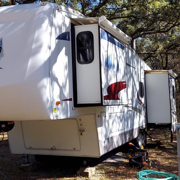Photo of   2006 Forest Cardinal 33LE 5th Wheel