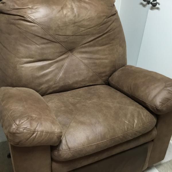 Photo of Over sized recliner 