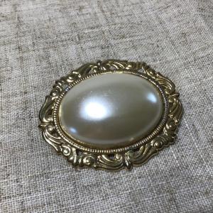 Photo of Vintage Faux Pearl stone Gold Tone Brooch