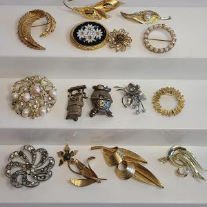 Photo of Lot J7: Vintage Jewelry Brooches
