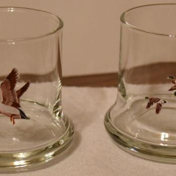 Photo of RARE Vintage 1981 AVON CHESAPEAKE COLLECTION TWO DRINKING GLASSES 