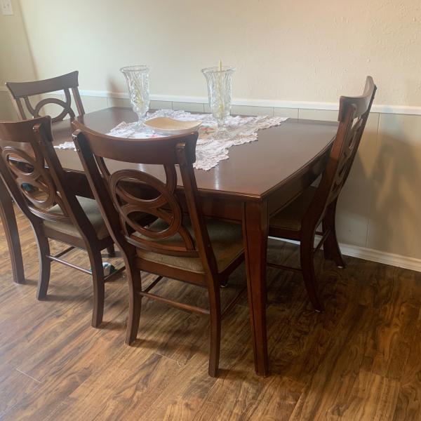 Photo of Kitchen table and 4 chairs