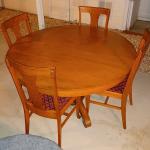 Round Dining Table w/4 chairs Antique Vintage Style