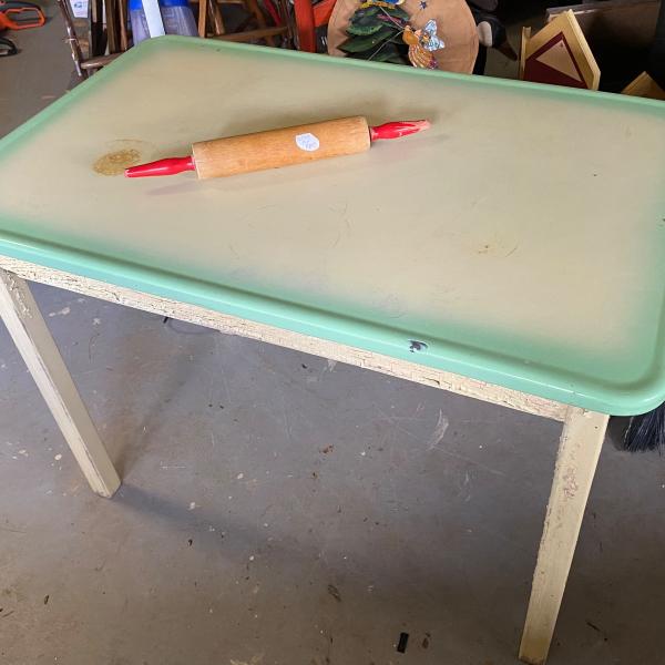 Photo of 50’s table
