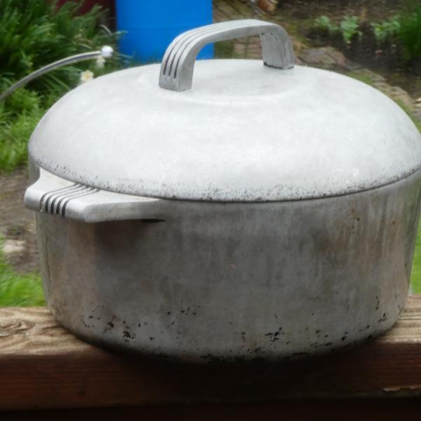 Photo of Vintage Wagner Ware Magnalite Dutch Oven with Lid 4248-P Sidney -0-