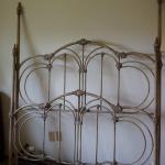 QUEEN SIZE BED FRAME REPRODUCTION FANCY STYLE IRON BED - WHITE SHABBY  STYLE PAI