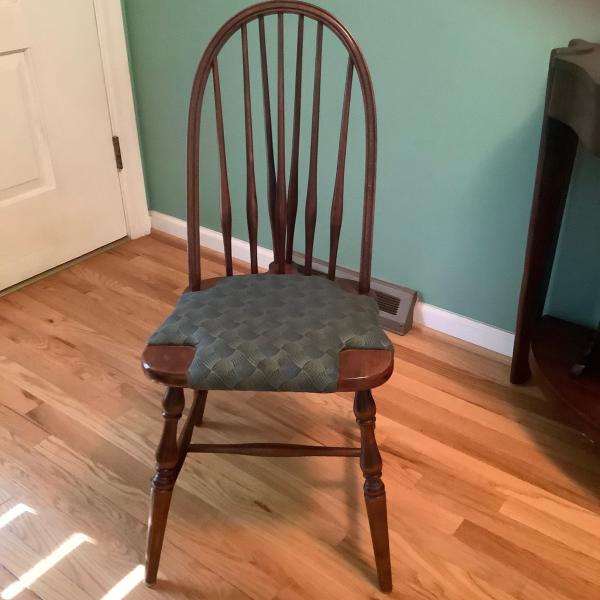 Photo of Beautiful antique side chair