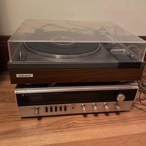 Photo of Working Pioneer turntable & Sherwood AM/FM Receiver