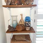 LOT 138  GROUP OF ORGANIC DECORATIVE ELEMENTS SHELL WOOD WICKER