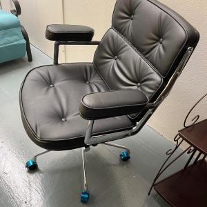 Photo of Mid Century design Office chair