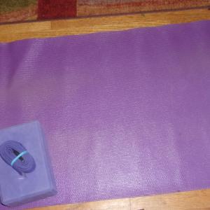 Photo of Yoga mat with 2 blocks and 2 belts