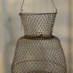 Collapsible wire fish basket