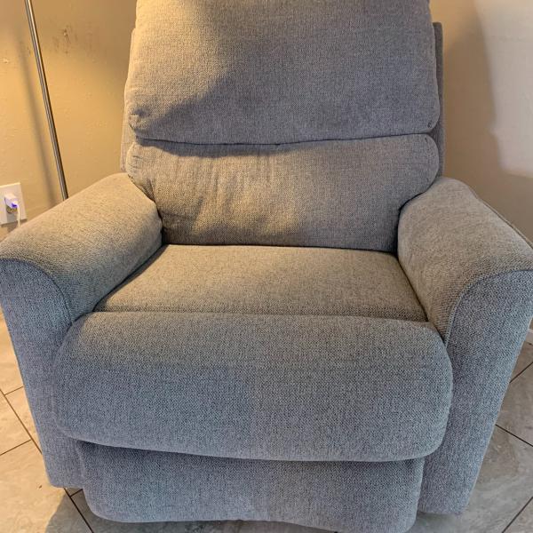 Photo of **NEED GONE ASAP** - RECLINER