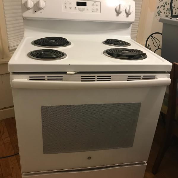 Photo of GE 30" Self-Cleaning Electric Range/Stove